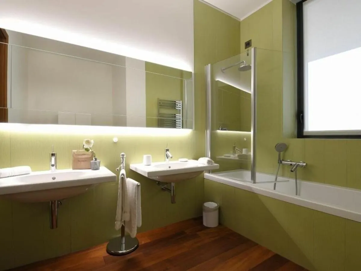 Castillia, Bosco Verticale Apartment Milan