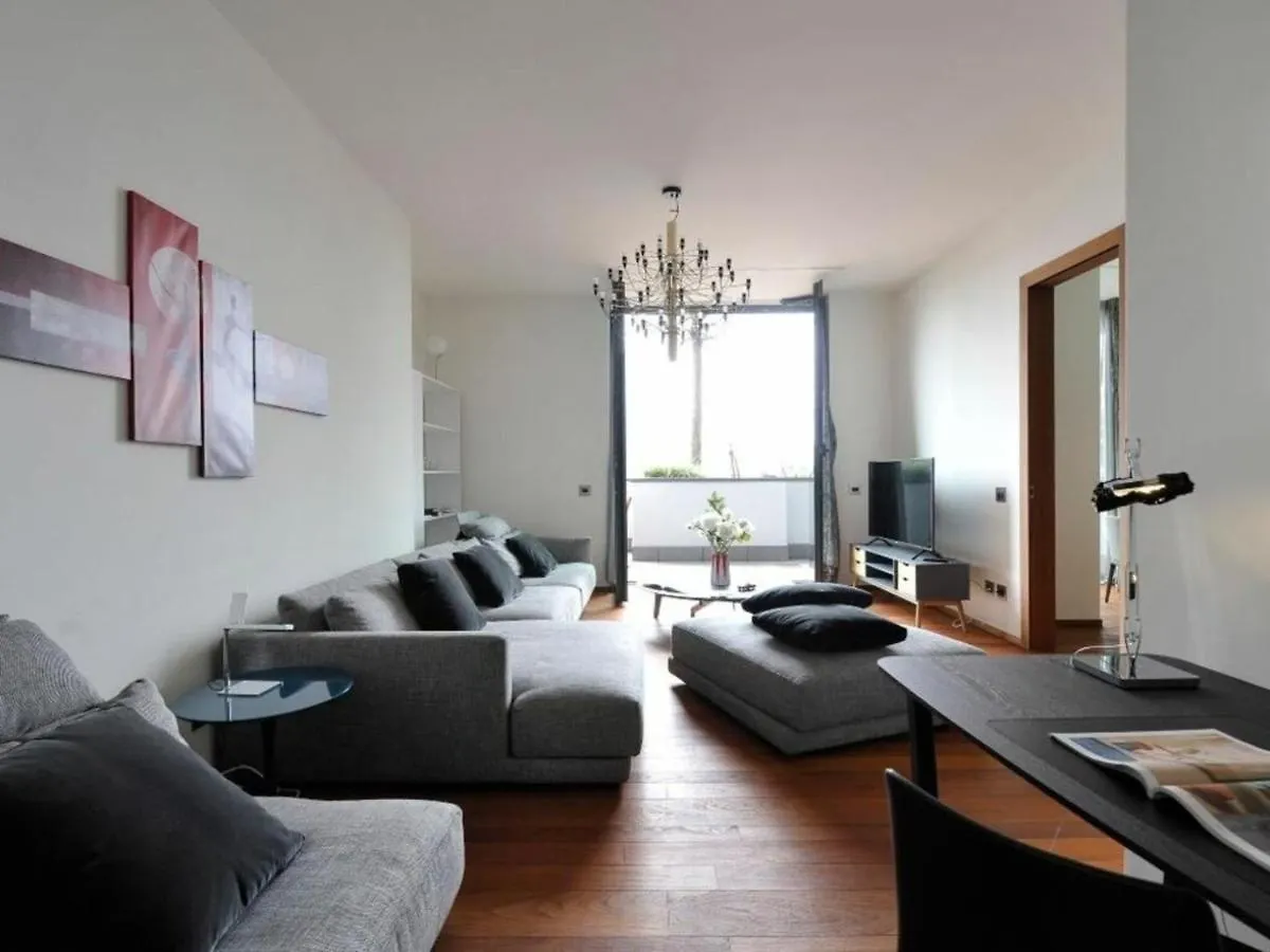 Castillia, Bosco Verticale Apartment Μιλάνο