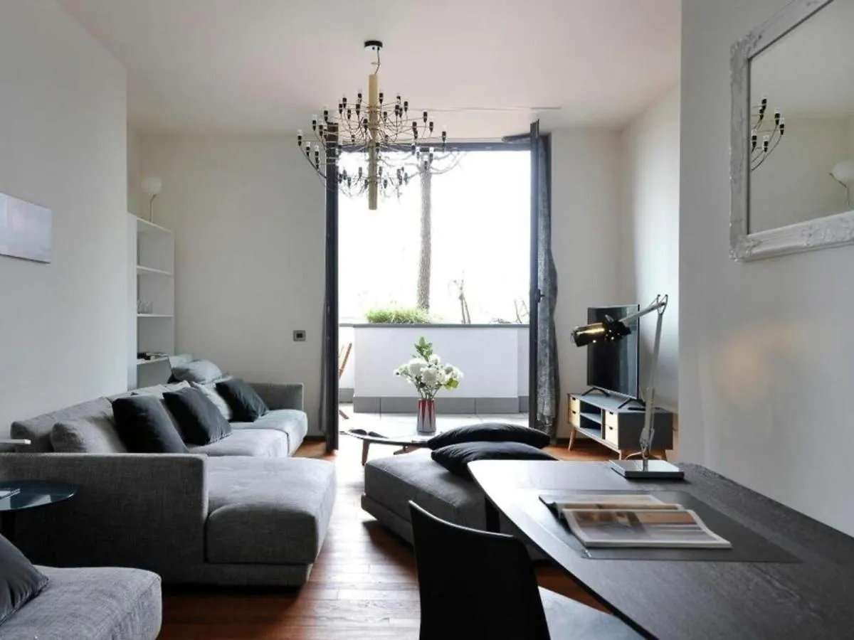 Castillia, Bosco Verticale Apartment Μιλάνο