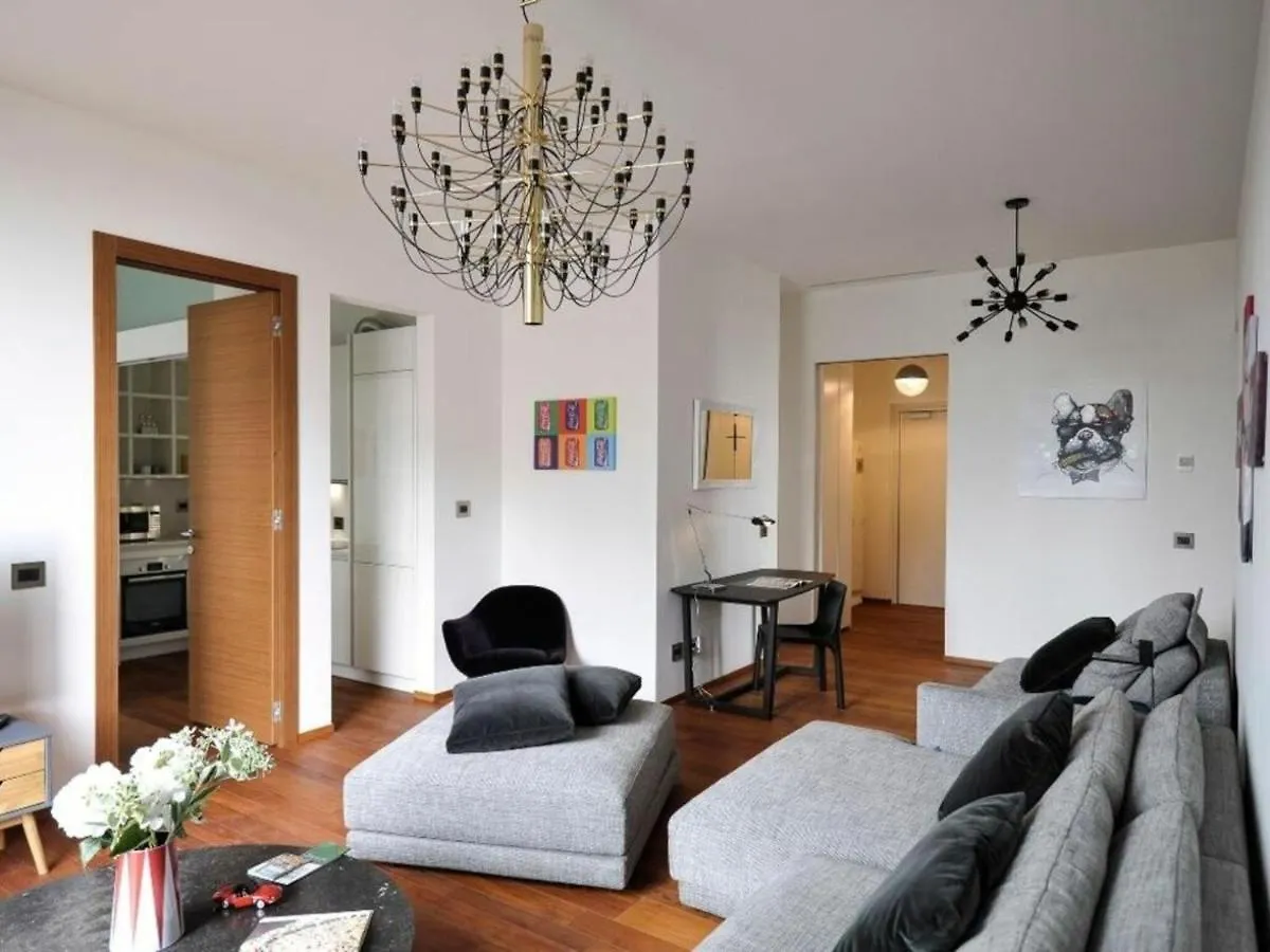 Castillia, Bosco Verticale Apartment Μιλάνο 0*,